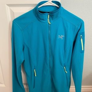 Men’s medium (fits like a Women’s medium or large) zip up